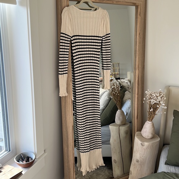 Zara cream/navy knit dress - Picture 3 of 3